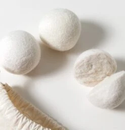 Geniet Van Gemak® | Herbruikbare Wollen Drogerballen | Wasbollen | Schaapswol | Duurzame En Energiebesparende Wasballen | 6 XL Drogerballen -Huishoudelijke Benodigdheden Winkel 1159x1200 1