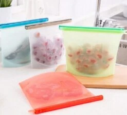 Siliconen Vershoudzakken | Bewaarzakken | Diepvrieszakken | Herbruikbaar | Lekvrij | Set 4-Stuks 1000ml | Vries & Hitte Bestendig | 4 Kleuren 9 Siliconen Vershoudzakken | Bewaarzakken | Diepvrieszakken | Herbruikbaar | Lekvrij | Set 4-Stuks 1000ml | Vries & Hitte Bestendig | 4 Kleuren -Huishoudelijke Benodigdheden Winkel 1200x1094