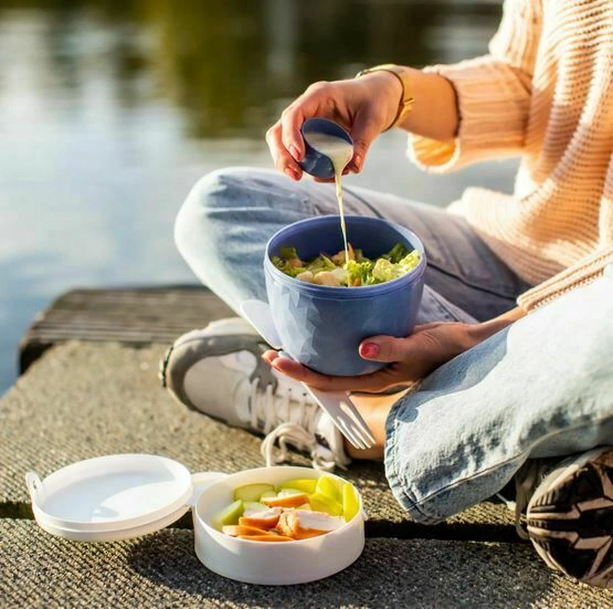 Koziol – Lunchbox / Lunchpot 1.0L – Praktische Muesli / Salade Beker To Go - 3 Compartimenten – Geschikt Voor Vriezer, Magnetron En Vaatwasser 2 Koziol – Lunchbox / Lunchpot 1.0L – Praktische Muesli / Salade Beker To Go - 3 Compartimenten – Geschikt Voor Vriezer, Magnetron En Vaatwasser - Afbeelding 2