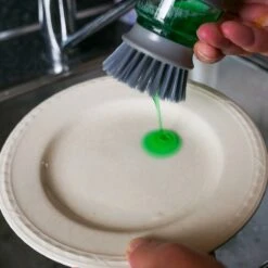 In Round Afwasborstel Met Zeepdispenser / Zeepreservoir – Inclusief Houder – Grijs – Afwas Borstel – Zeep Handborstel – Doseerpomp – Afwasmiddel Dispenser – Navulbaar 15 In Round Afwasborstel Met Zeepdispenser / Zeepreservoir – Inclusief Houder – Grijs – Afwas Borstel – Zeep Handborstel – Doseerpomp – Afwasmiddel Dispenser – Navulbaar -Huishoudelijke Benodigdheden Winkel 1200x1200 1012