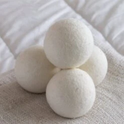 Apeiron Drogerballen - Droogballen - 6 XL Wasbollen - Droger - Duurzaam - Wasmachine - Wasverzachter - Energie Besparen - Zero Waste - Schapenvacht - Wol -Huishoudelijke Benodigdheden Winkel 1200x1200 452