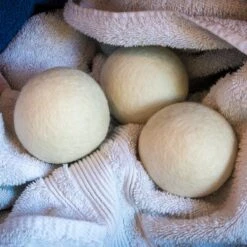 Apeiron Drogerballen - Droogballen - 6 XL Wasbollen - Droger - Duurzaam - Wasmachine - Wasverzachter - Energie Besparen - Zero Waste - Schapenvacht - Wol -Huishoudelijke Benodigdheden Winkel 1200x1200 454