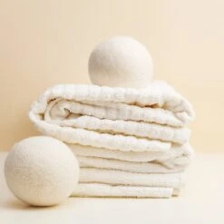 Apeiron Drogerballen - Droogballen - 6 XL Wasbollen - Droger - Duurzaam - Wasmachine - Wasverzachter - Energie Besparen - Zero Waste - Schapenvacht - Wol -Huishoudelijke Benodigdheden Winkel 1200x1200 456
