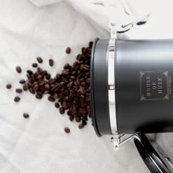 House Of Husk Koffieblik Met CO² Ventilatie - Bewaarblik - Voorraadbussen - Voorraadblik - RVS - Zwart - 1.5 Liter -Huishoudelijke Benodigdheden Winkel 1200x1200 701