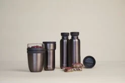 Mepal – Isoleer Lunchpot Ellipse – Houdt Je Eten 6-8 Uur Warm En 12 Uur Koud – Titanium – 2 Compartimenten – Soep Beker To Go – Yoghurt Beker Muesli - Thermos Lunchbox -Huishoudelijke Benodigdheden Winkel 1200x798 1