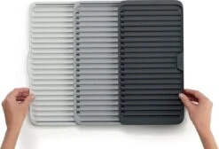 Joseph Joseph - Tier - Afdruipmat - Uitschuifbaar - Grijs -Huishoudelijke Benodigdheden Winkel 1200x814 2