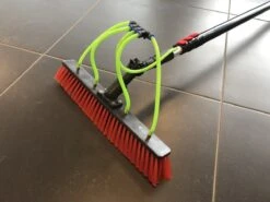 Aqua2Go Telescoopsteel 10,6 Meter - Lichtgewicht Aluminium - 40 Cm. Borstel - Ramen Wassen - Zonnepanelen 9 Aqua2Go Telescoopsteel 10,6 Meter - Lichtgewicht Aluminium - 40 Cm. Borstel - Ramen Wassen - Zonnepanelen -Huishoudelijke Benodigdheden Winkel 1200x899 17