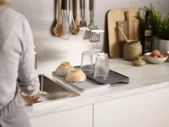 Joseph Joseph - Tier - Afdruipmat - Uitschuifbaar - Grijs -Huishoudelijke Benodigdheden Winkel 1200x900 30