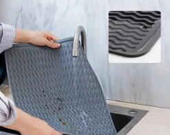 Merkloos Afdruipmat - Pannenonderzetter- Siliconen Mat - Zwart - 30 X 40 CM - Met Ophanggat - Hittebestendig 8 Merkloos Afdruipmat - Pannenonderzetter- Siliconen Mat - Zwart - 30 X 40 CM - Met Ophanggat - Hittebestendig -Huishoudelijke Benodigdheden Winkel 1200x954