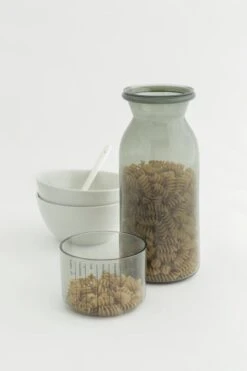 Brabantia Voorraadbussen Met Maatbeker Set Van 2 - 1,3 L - Dark Grey -Huishoudelijke Benodigdheden Winkel 799x1200 2